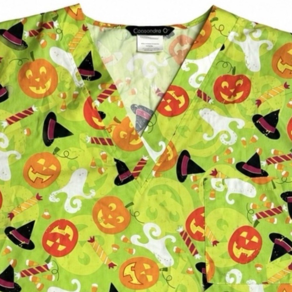 Cassandra Halloween Scrub Top Womens L Pumpkins Ghosts Nurse V Neck Spooky Cute